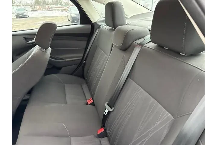 $11840 : Ford Focus 2018 SE 4dr Sedan image 10