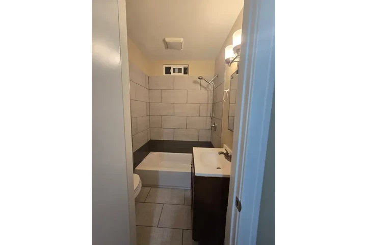 $1650 : Huntington Park - 3 Bed / 2 image 4