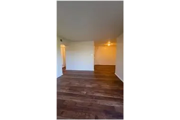 $725 : Rental property with 1 bedro image 3