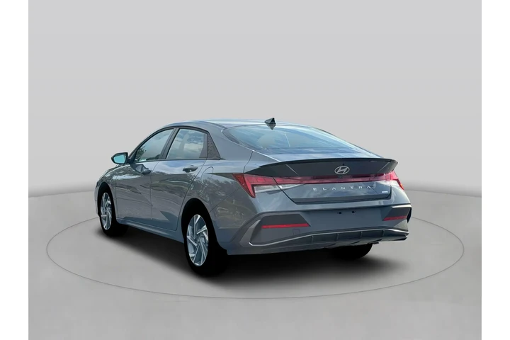 $24420 : Hyundai ELANTRA Hybrid 2025 image 10