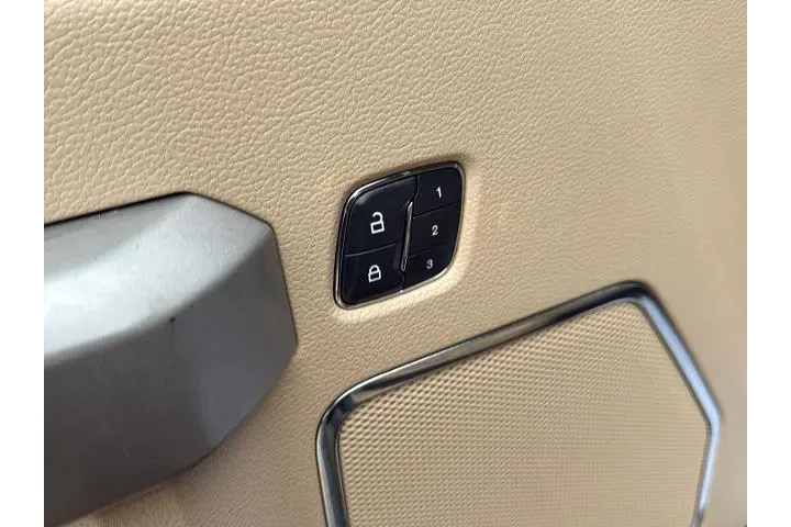 $25782 : Ford F-150 2018 4x4 Lariat 4 image 10