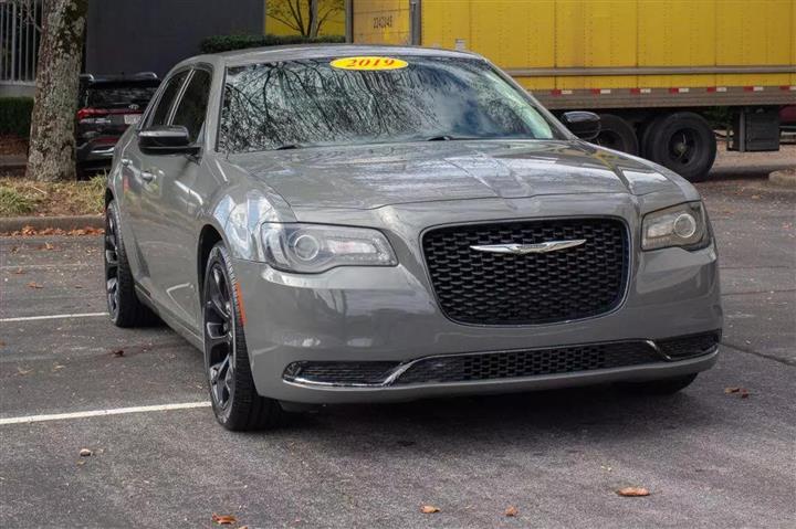 $17900 : 2019 CHRYSLER 3002019 CHRYSLE image 2