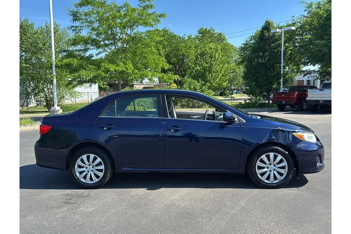 $13298 : 2013 Corolla LE image 10