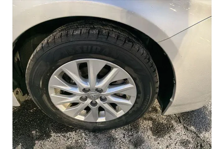 $7995 : Toyota Prius Plug-in Hybrid image 2