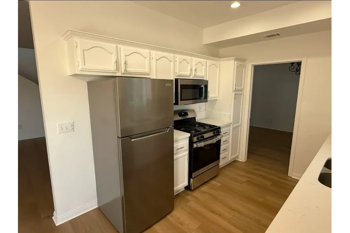 $2900 : 4Bed/2Bath house in Inglewood image 4