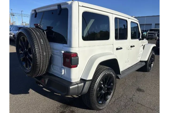 $32890 : Jeep Wrangler 2023 4x4 Sahar image 6