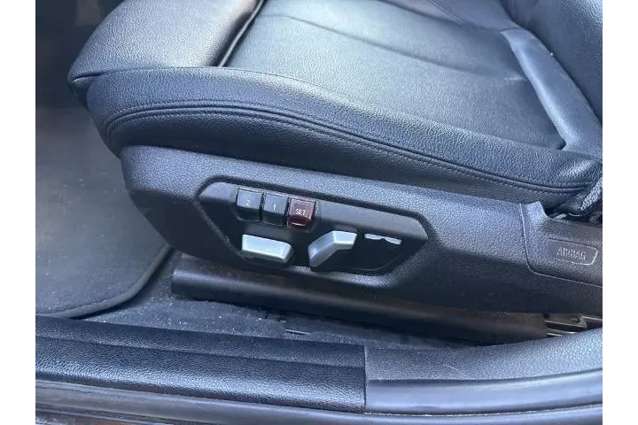 $16251 : BMW 3 Series 2017 330i 4dr S image 8