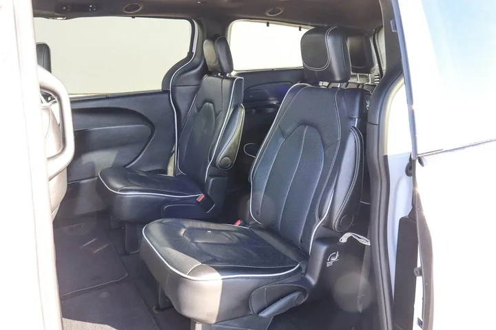 $34388 : 2025 Pacifica Limited FWD image 8