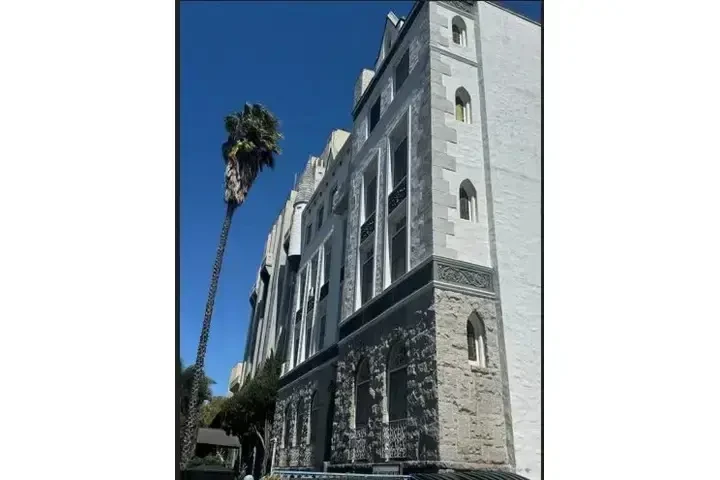 SINGLE & 1 BEDROOM APARTMENTS image 5