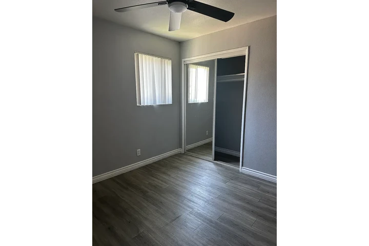 $1280 : Downey 2 & 1 Available image 8