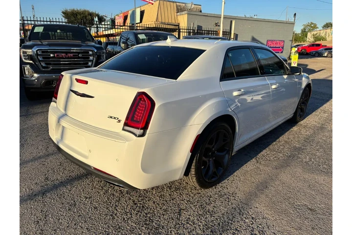 2023 300 300 S image 6