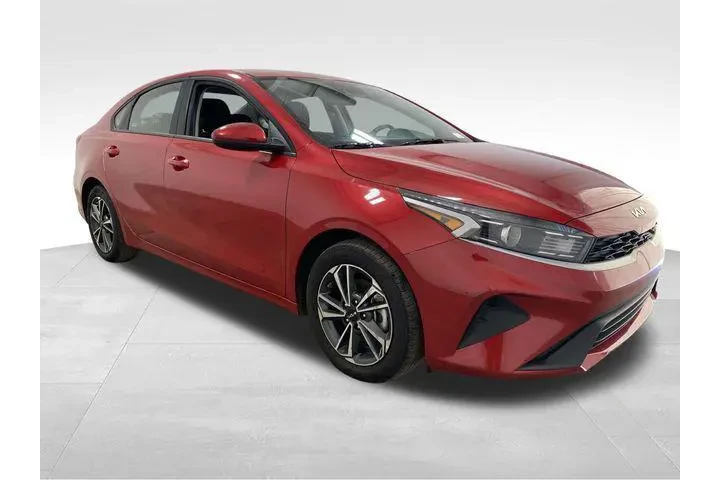 $15585 : Kia Forte 2024 LXS 4dr Sedan image 5