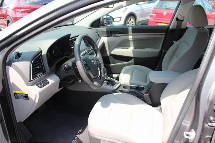 $12765 : Hyundai ELANTRA 2018 SEL 4dr image 8