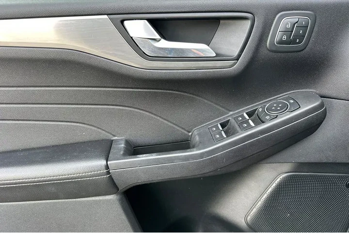 $18250 : Ford Escape 2021 AWD Titaniu image 10