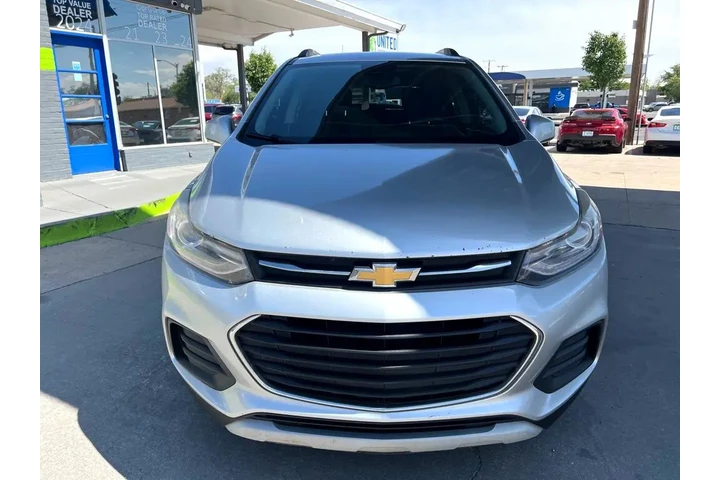 2017 Trax LT AWD image 2