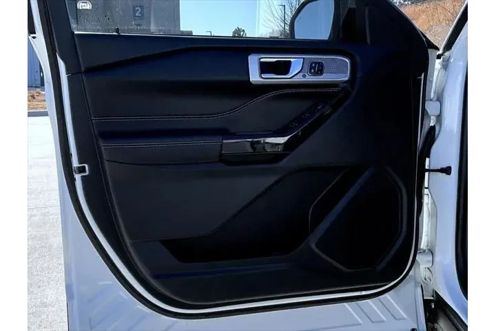 $38907 : Ford Explorer 2022 AWD ST 4d image 9