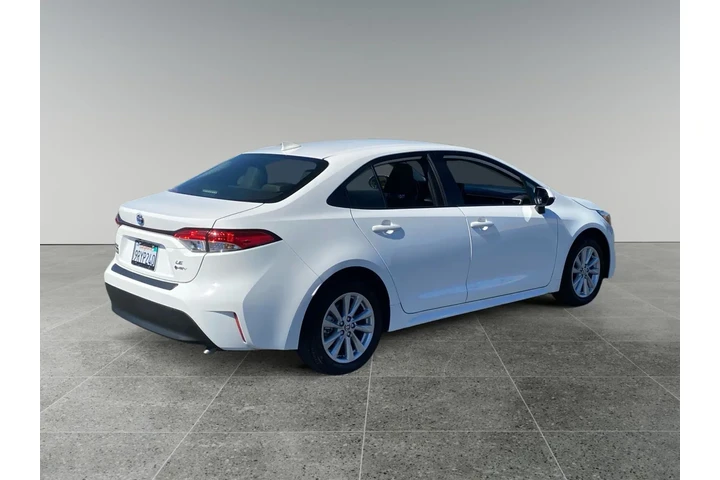 $27887 : Toyota Corolla Hybrid 2025 S image 5