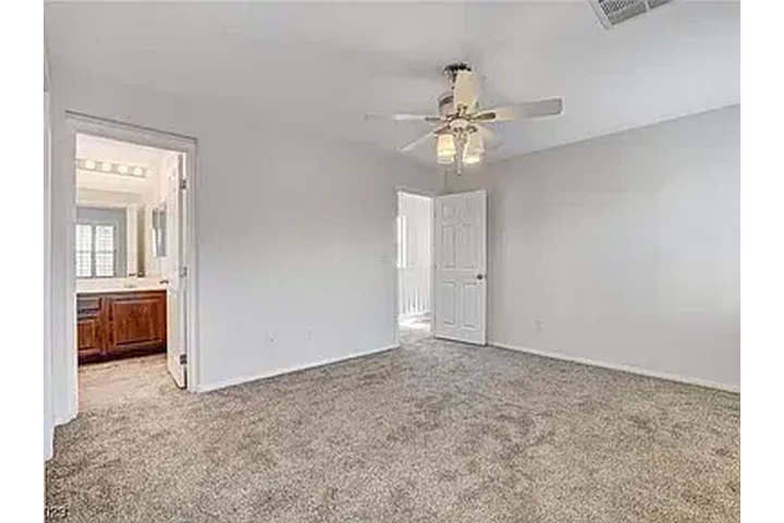 $2000 : Casa De Renta NW Las Vegas 891 image 3