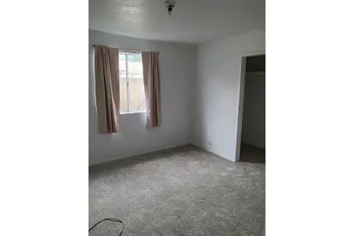 $2200 : JURUPA VALLEY/92509 RENTO CASA image 1