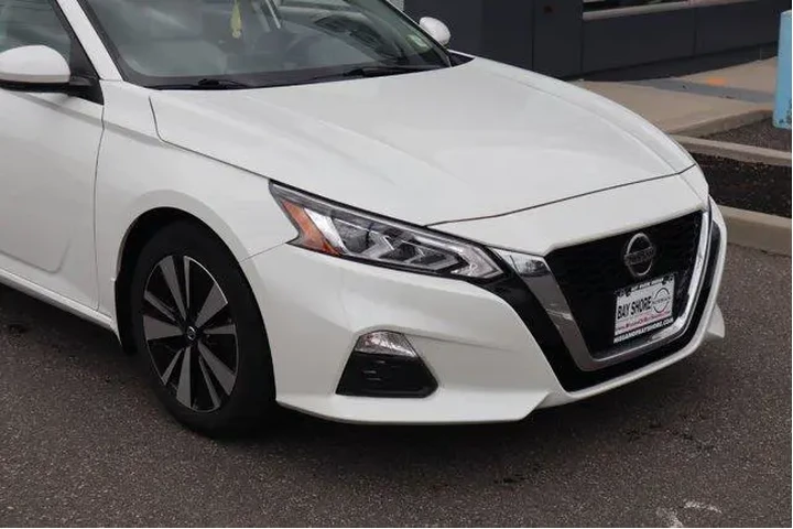 $17923 : Nissan Altima 2022 2.5 SV 4d image 4