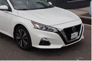 $17923 : Nissan Altima 2022 2.5 SV 4d thumbnail