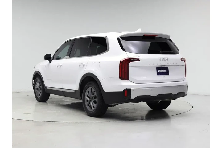 $31998 : Kia Telluride 2024 LX 4dr SU image 2
