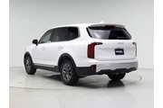 $31998 : Kia Telluride 2024 LX 4dr SU thumbnail