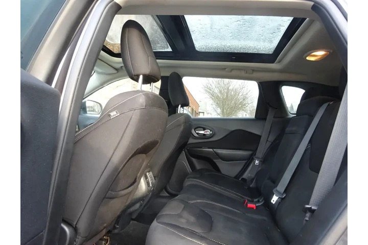 $8900 : 2015 Cherokee 4WD 4dr Latitud image 9