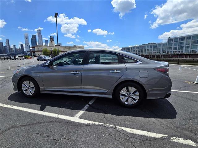 $10995 : 2018 HYUNDAI SONATA HYBRID image 7