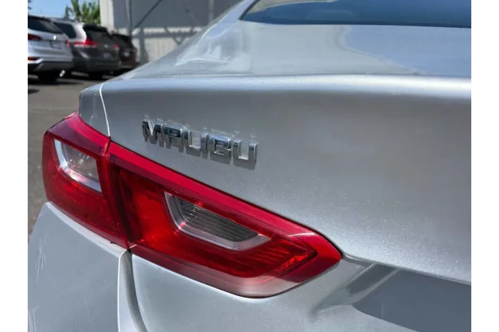 $10995 : 2017 Malibu LS image 9