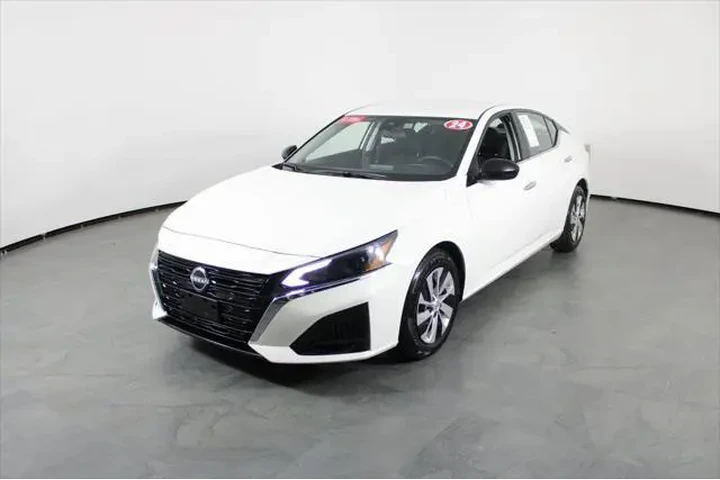 $16358 : Nissan Altima 2024 2.5 S 4dr image 2