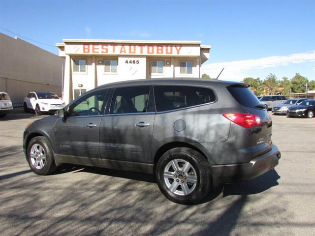 $9900 : 2009 Traverse LT image 6