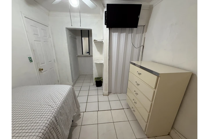 $800 : Cuarto todo incluido Kendall image 3