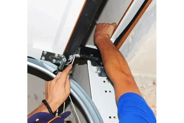 MIGUEL GARAGE DOORS image 5