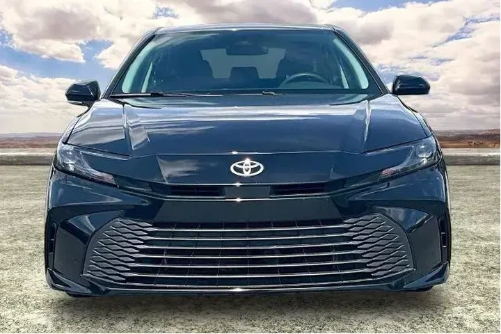 $25991 : Toyota Camry 2025 SE 4dr Sed image 2