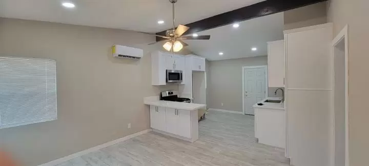 $2750 : Duplex 2 recámara 1 bano image 1