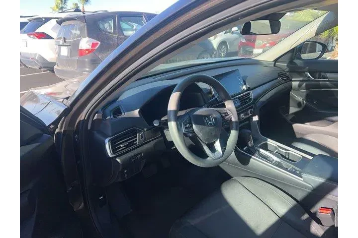 $14833 : Honda Accord 2018 LX 4dr Sed image 8