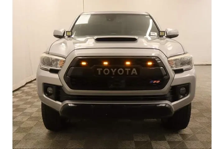 $29995 : Toyota Tacoma 2019 4x4 TRD S image 2