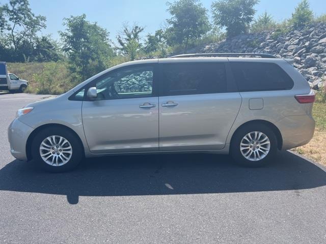 $24060 : PRE-OWNED 2017 TOYOTA SIENNA image 4