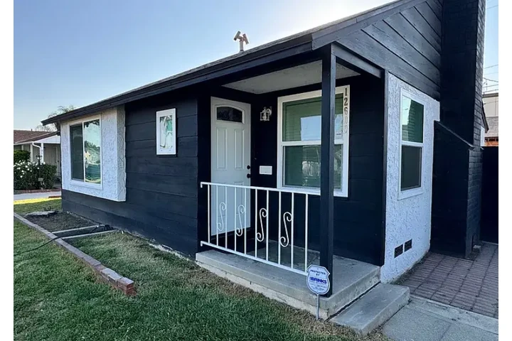 $2400 : This home has been recently image 1