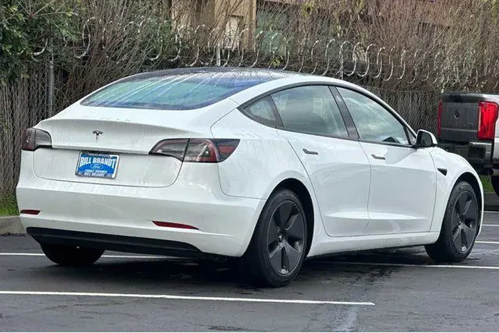 $23715 : Tesla Model 3 2023 4dr Sedan image 3