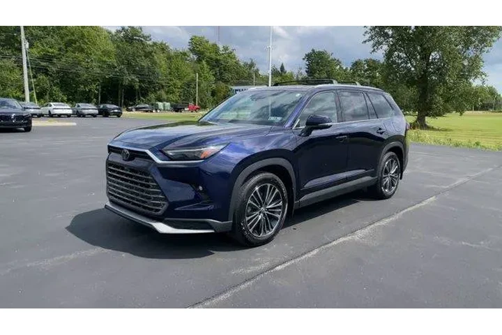 $59475 : Toyota Grand Highlander Hybr image 4