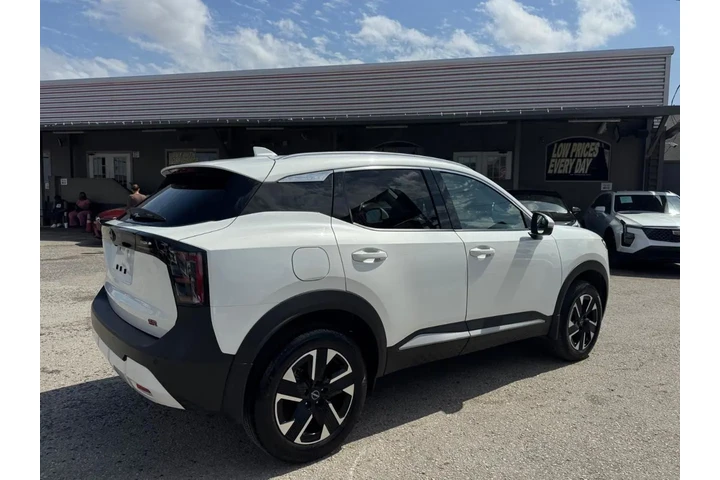 2025 Kicks SR image 4