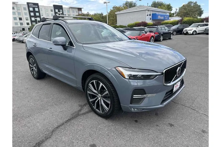 $27910 : 2022 XC60 Momentum image 8