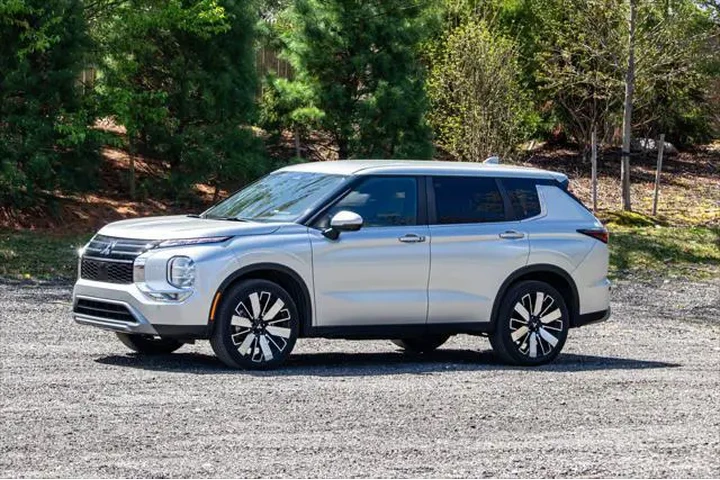 $22895 : Mitsubishi Outlander 2025 SE image 3