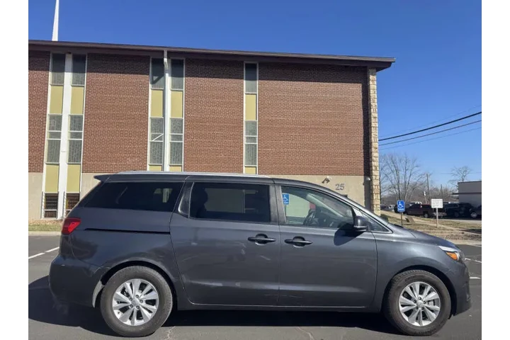 $7999 : 2017 Sedona LX image 5