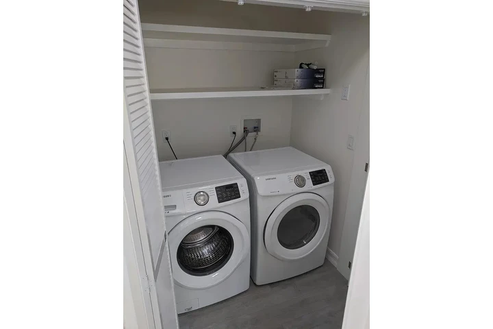 $600 : Home...Los Angeles, CA image 6