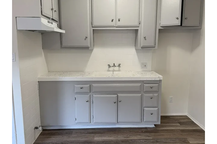 $1250 : One  Family Home image 3