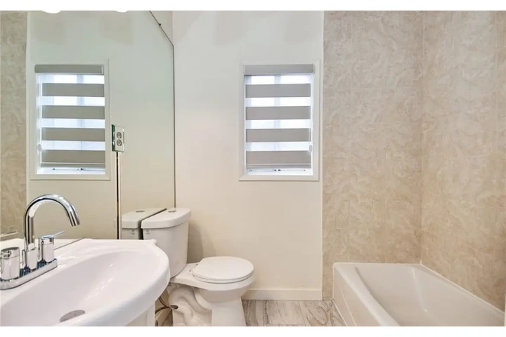 $2520 : Spacious 3Bedroom in Inglewood image 9