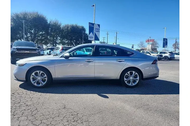 $25498 : Honda Accord 2024 LX 4dr Sed image 4